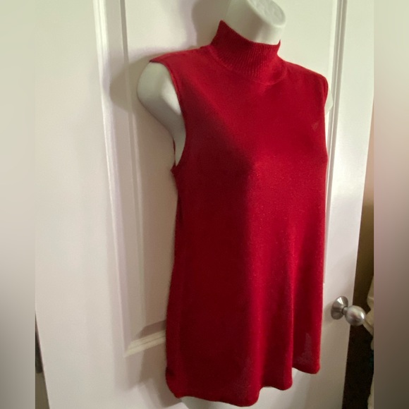 NWOT. Nygard Women’s Sleeveless Turtleneck Stretch Top Metallic Red Size MEDIUM. - Picture 3 of 10